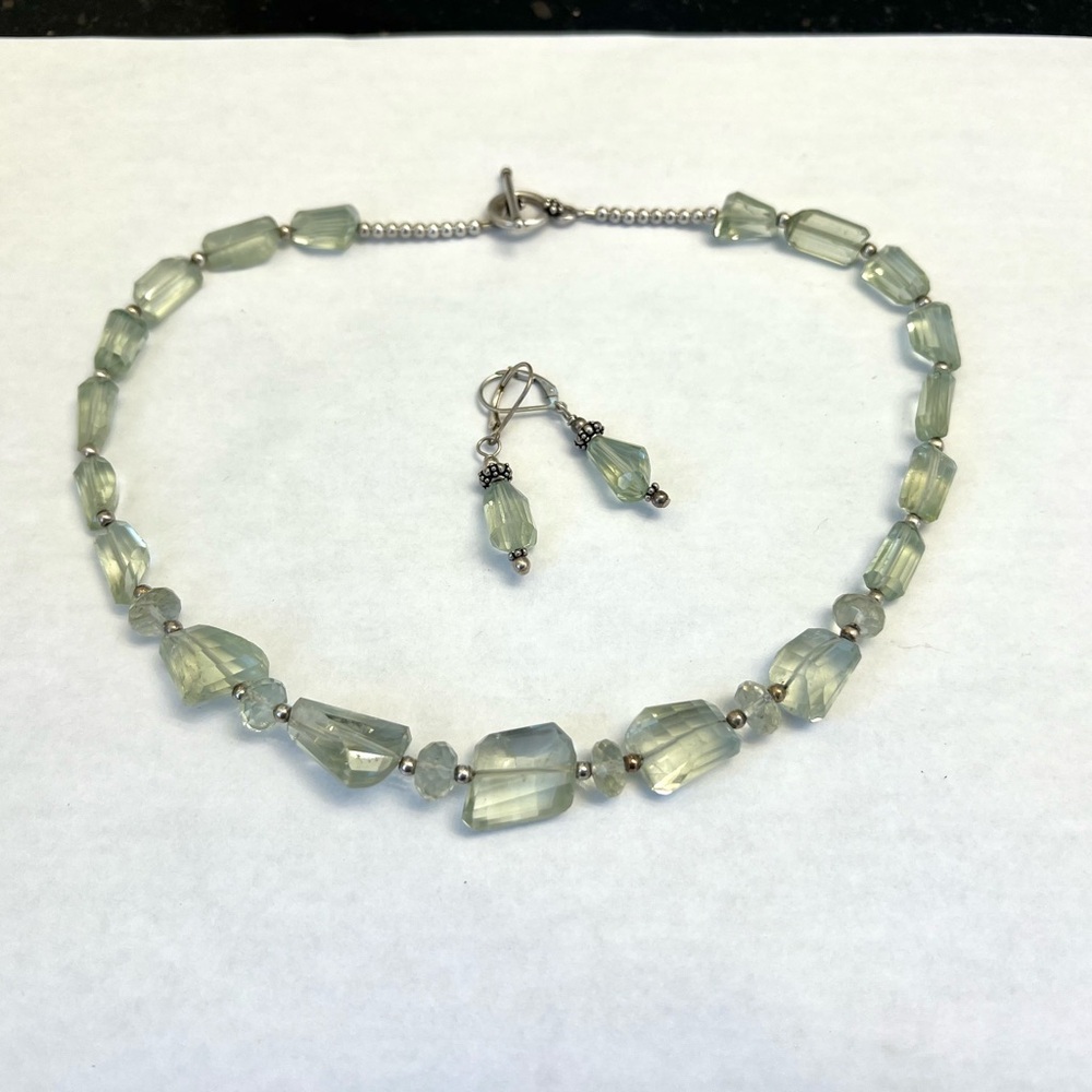 Stunning semi precious stone necklace set in 925 silver